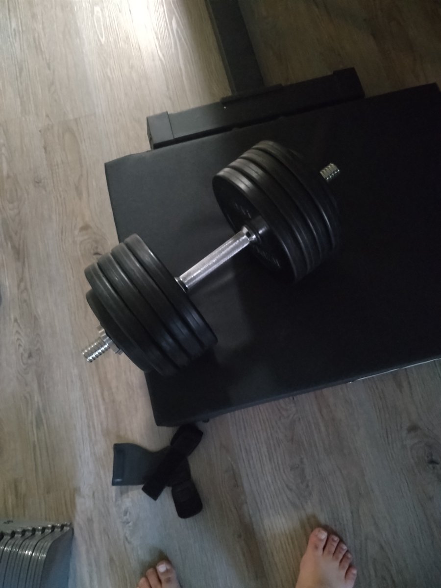 130b14's tweet photo. ショルダープレス27→29
ワンハンドロー48→50.5
インクラインベンチ31→34
ちょっとずつ筋トレも復活　#宅トレ https://t.co/HkffnrMCTd