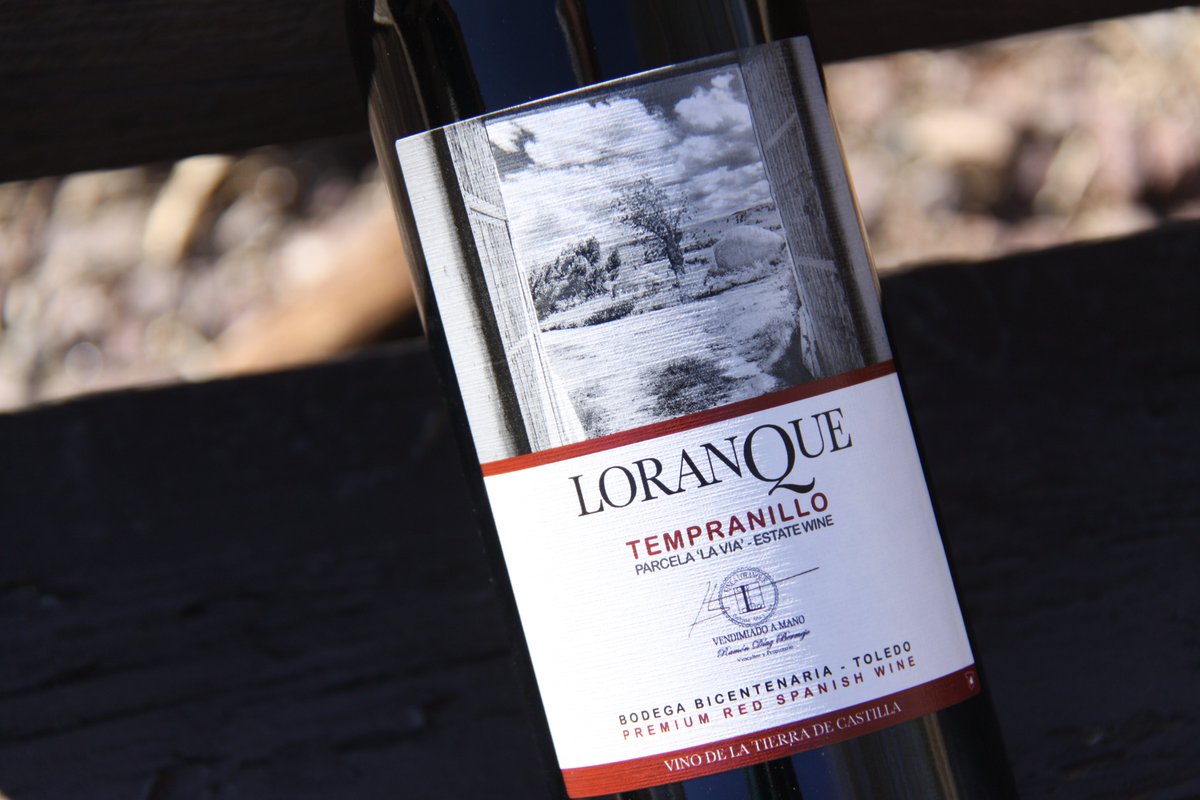 FincaLoranque's tweet photo. ¿Habéis oído alguna vez eso de que los vinos cambian y 'explotan' para dar su momento más espectacular? Esa idea romantica de que los vinos son 'seres vivos' y evolucionan y se disfrutan diferente con el paso del tiempo. Pues nuestro tempranillo está en uno de esos momentos. https://t.co/8UNUKlmlZL