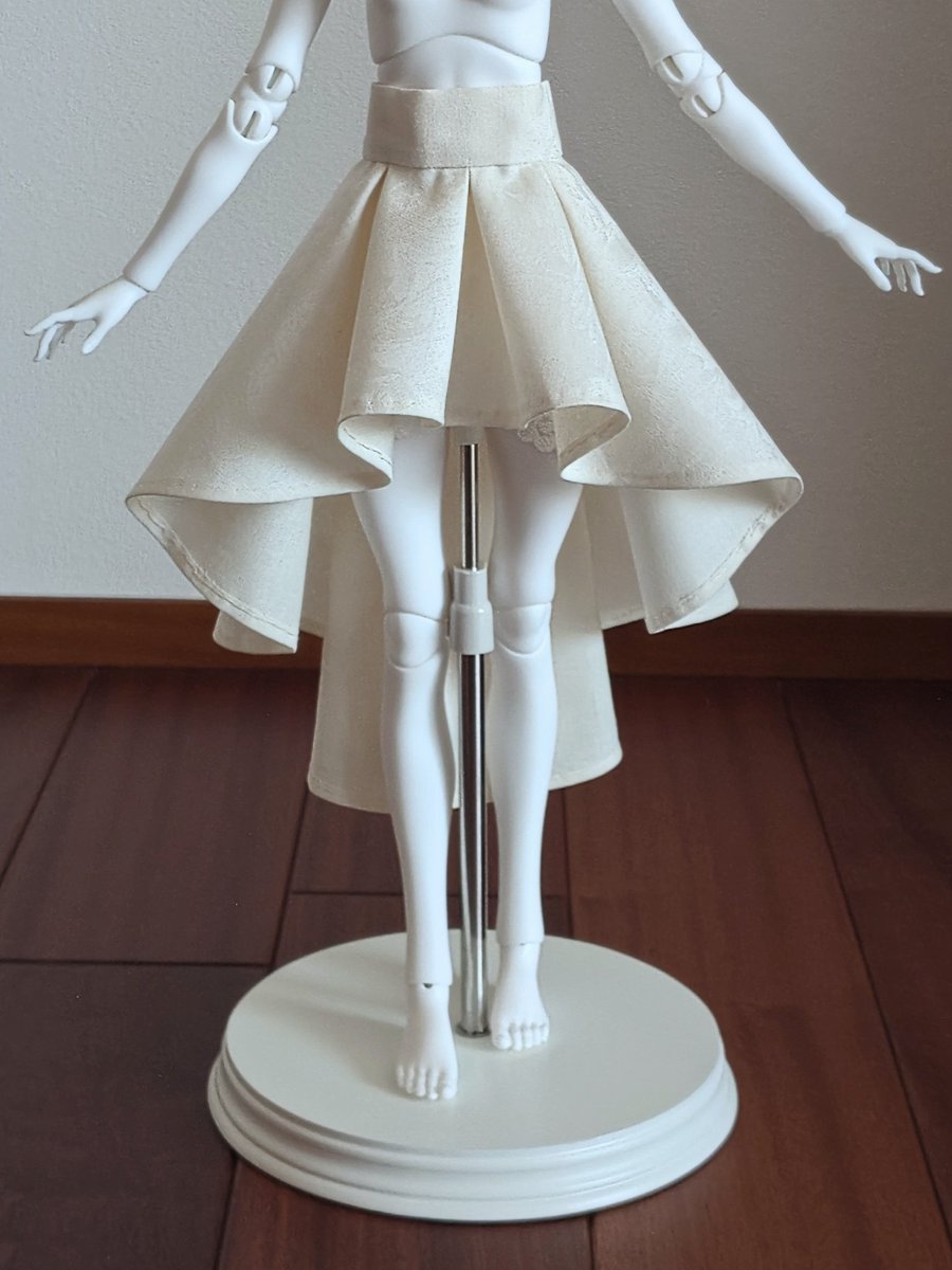 Joenosukenosuke's tweet photo. 本番の布地でフィッシュテールスカート作りました🪡
可愛くできた〜☺️💓 https://t.co/uCEwibvkju
