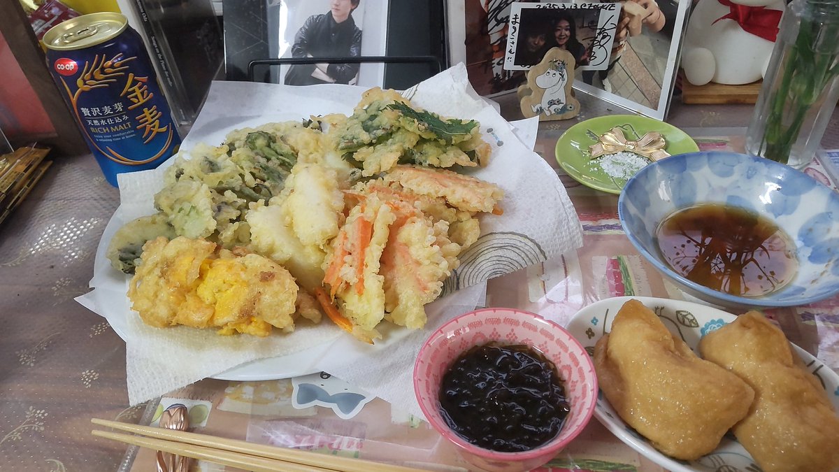 実家タラの芽最後天ぷら祭り開催(笑)長芋、大葉、🥕かき揚げ、タラの芽🤤🤤🤤ろくすけの塩で～いただきます✨😌✨