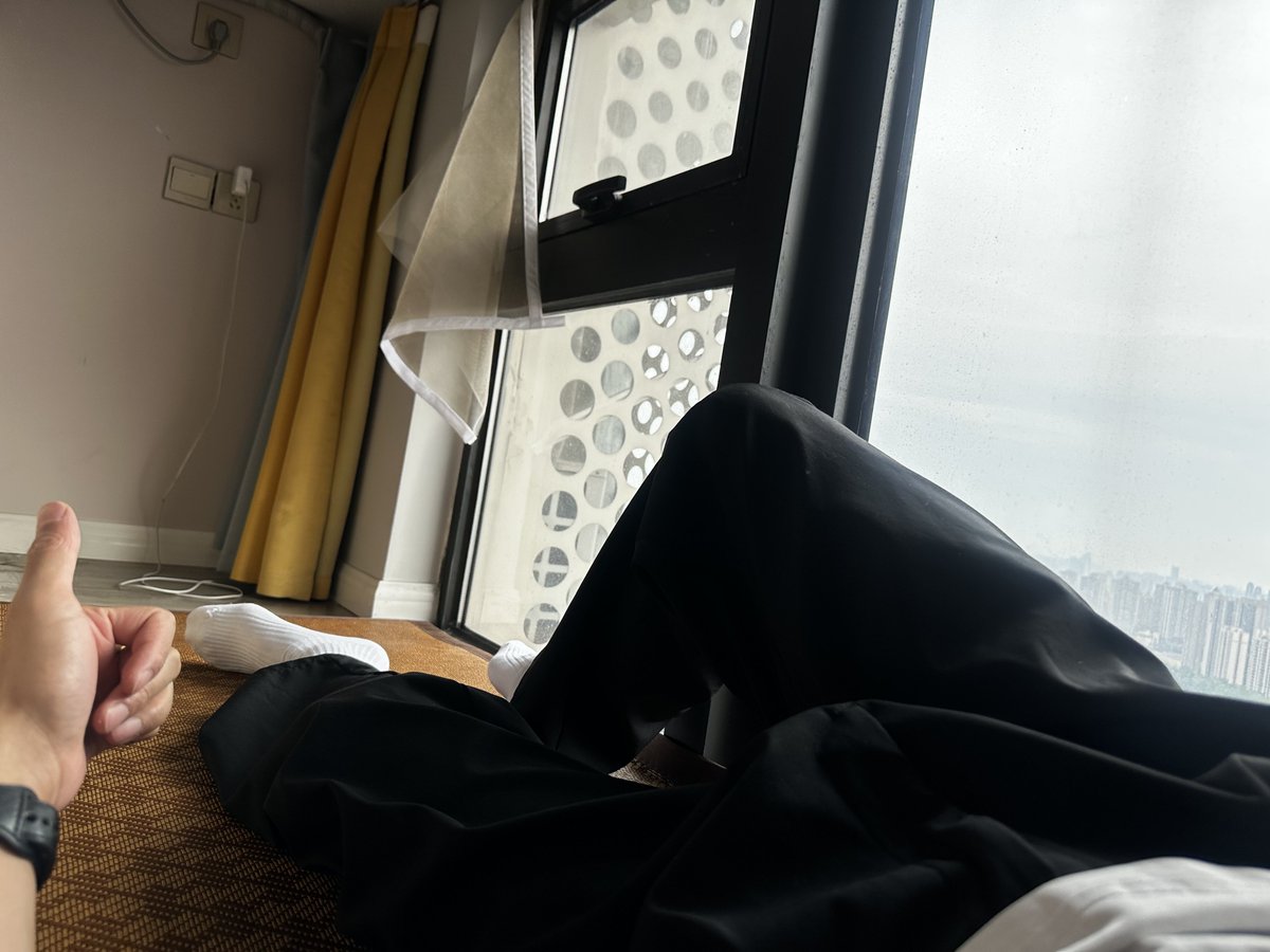 Sj2003T's tweet photo. 无聊那就在家躺尸#成都 https://t.co/XQd0XdYU51