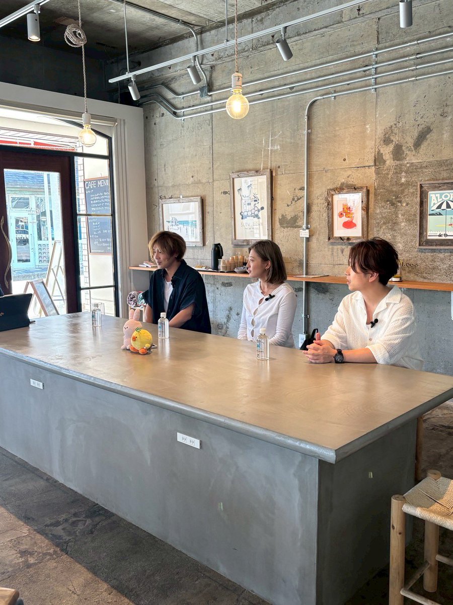 isoyama_jun's tweet photo. 茨城トヨタさんのアーティスト応援プロジェクトでご一緒させていただいている安達勇人くん(@yutoadachi )と、福島清香ちゃん(@SeikaMoka )と初集結！

笠間の桧佐陶工房でろくろ体験をして、そのあと安達くんのお店で座談会😌

なかなかゆっくり話す機会ないから、いろいろ想いが聞けて良かった。

個人的に２度目のろくろ体験も楽しかった！全部で５つ作ったんだけど、写真のを作るのに集中し過ぎて、ちょっと疲れたw

どこかに飾っていただけるかもとのことです✨

安達くんのお店では、モンブランもいただきました！栗をふんだんに使っているそうで、栗！って感じで美味しかった！
ごちそうさまでした！！

今日はもちろん、今日の日を迎えるまでの準備の日々など、茨城トヨタのみなさん本当にありがとうございました！
おかげで楽しく過ごせました！
ありがとうございました！！

これから茨城トヨタのみなさんと、そして２人ともいろんなイベントをやっていくかもしれません！
お楽しみに🚗