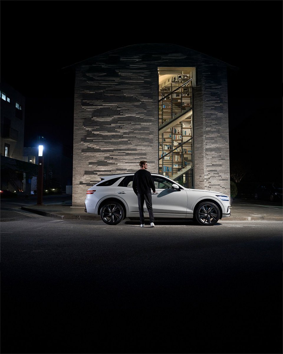 A composed balance of performance and design, brought together for everyday confidence on the road.

توازن مدروس بين الأداء والتصميم، يمنح الثقة في كل رحلة على الطريق.