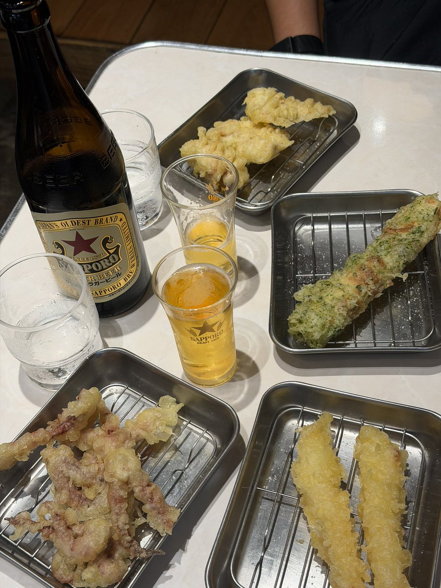 AlejandroXTC5's tweet photo. Una de las cosas más locas de Japón es la calidad en su comida y lo loco es que en promedio te gastas 600 pesos por dos personas. 
PD:Siempre habrá un japonés que perfeccionó la técnica no importa que sea https://t.co/16lahOw78K