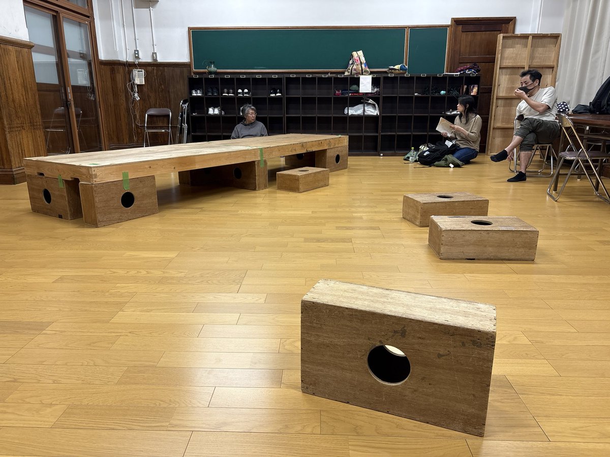 今日から『ロキシにささぐ』の稽古に参加しました。
稽古に参加するまではどうなるか緊張しておりましたが、始まればいつも通りのみんなで安心しました。そういえば、こんな感じだったなー。素敵な作品にするぜ。