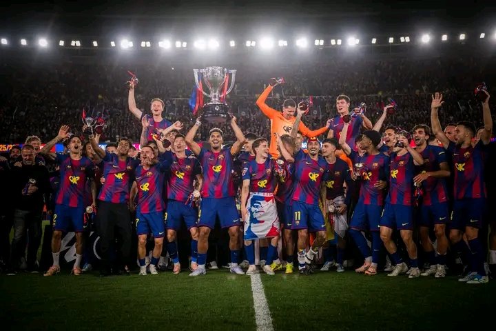 Mpy_Hey's tweet photo. Becampeões 👑👑 Becampeões 🙏💪 https://t.co/hg82qMscab