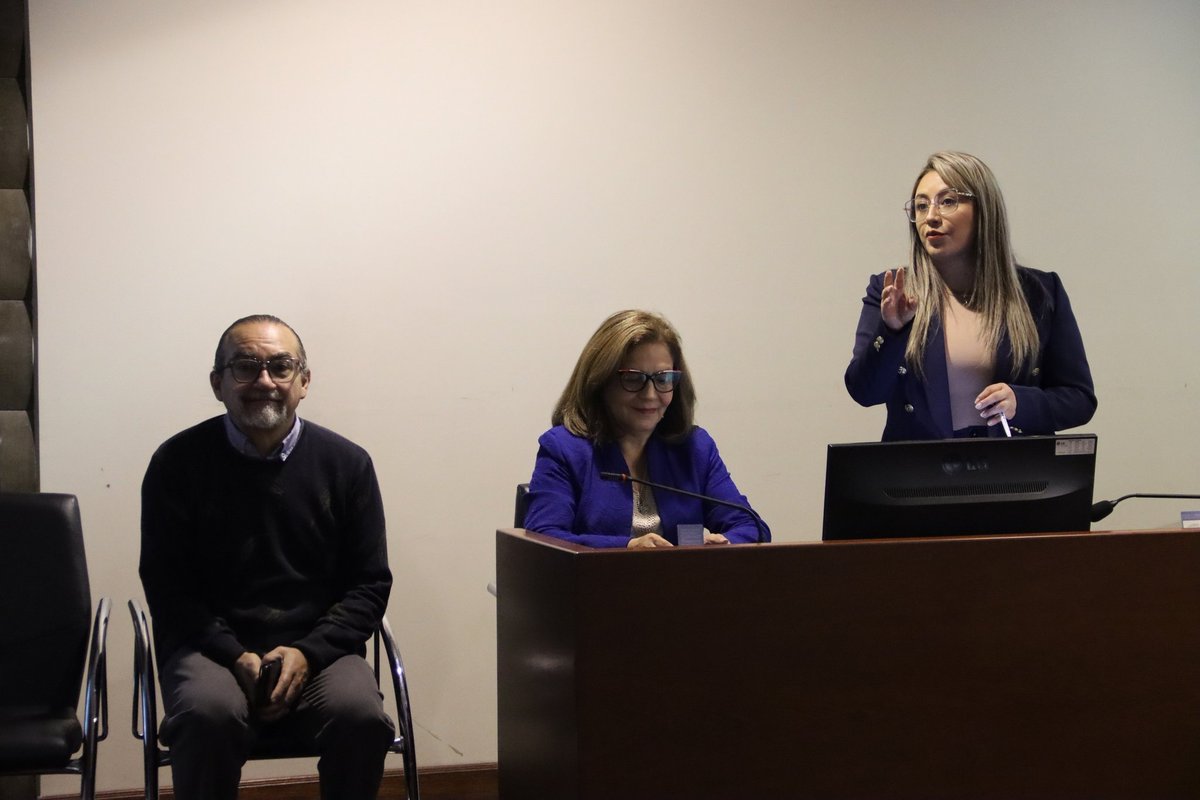 DianaCruzUIO's tweet photo. Hoy, junto a autoridades municipales, mantuvimos una reunión con el Vicerrectorado de la @lacentralec para coordinar una hoja de ruta vinculada al bicentenario de la institución y la recuperación del sector.

Revisamos un plan urbanístico enfocado en reactivar La Mariscal, fortalecer el comercio, optimizar la movilidad peatonal y consolidar espacios más ordenados en beneficio de la ciudadanía.

#QuitoRenace #DianaCruz