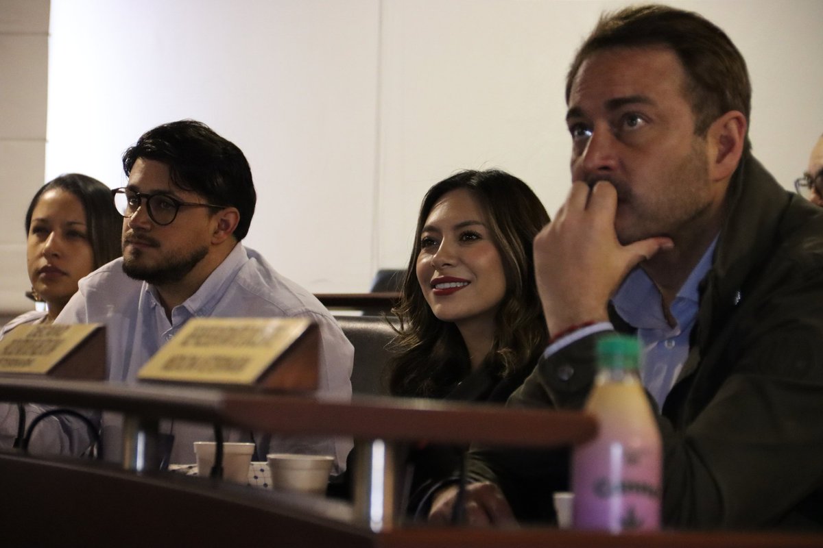 DianaCruzUIO's tweet photo. Hoy, junto a autoridades municipales, mantuvimos una reunión con el Vicerrectorado de la @lacentralec para coordinar una hoja de ruta vinculada al bicentenario de la institución y la recuperación del sector.

Revisamos un plan urbanístico enfocado en reactivar La Mariscal, fortalecer el comercio, optimizar la movilidad peatonal y consolidar espacios más ordenados en beneficio de la ciudadanía.

#QuitoRenace #DianaCruz