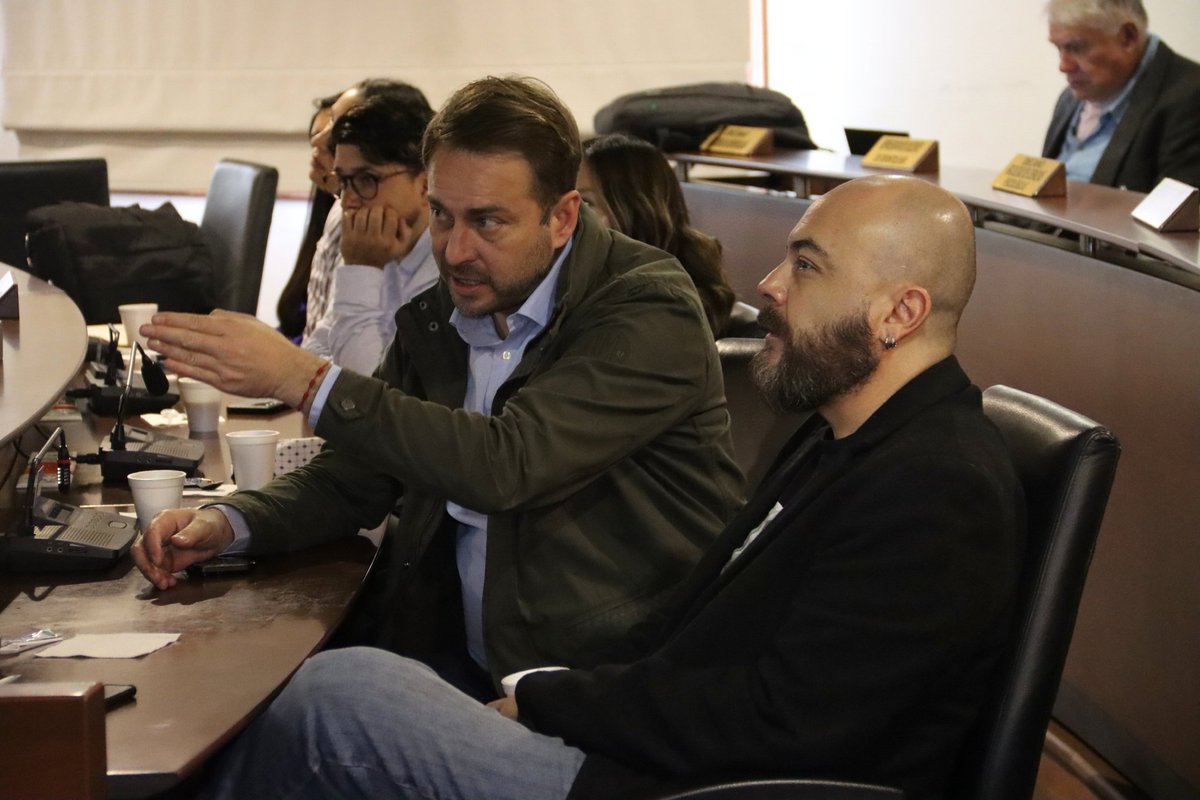 DianaCruzUIO's tweet photo. Hoy, junto a autoridades municipales, mantuvimos una reunión con el Vicerrectorado de la @lacentralec para coordinar una hoja de ruta vinculada al bicentenario de la institución y la recuperación del sector.

Revisamos un plan urbanístico enfocado en reactivar La Mariscal, fortalecer el comercio, optimizar la movilidad peatonal y consolidar espacios más ordenados en beneficio de la ciudadanía.

#QuitoRenace #DianaCruz