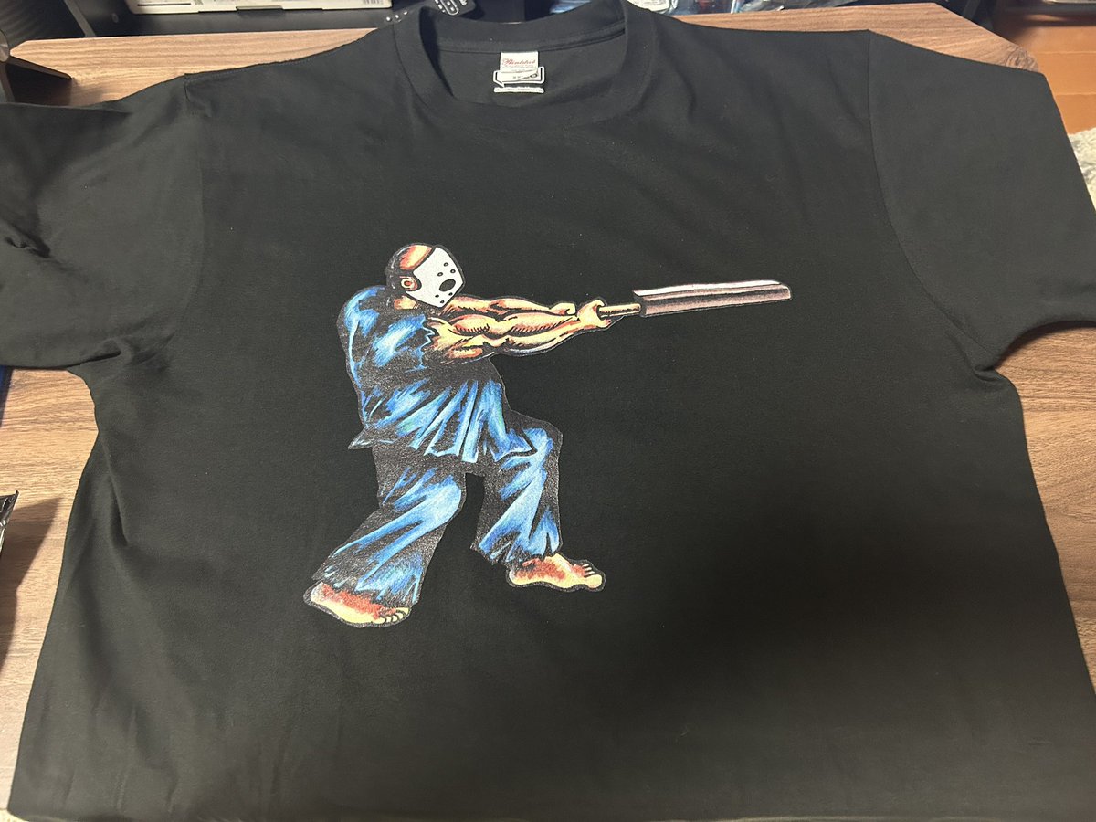 utamaruJP's tweet photo. すっごいイカすTシャツをゲットした
外人の彼女と館デート行く時に着るのにピッタリ https://t.co/Xe5XWeL2Jd