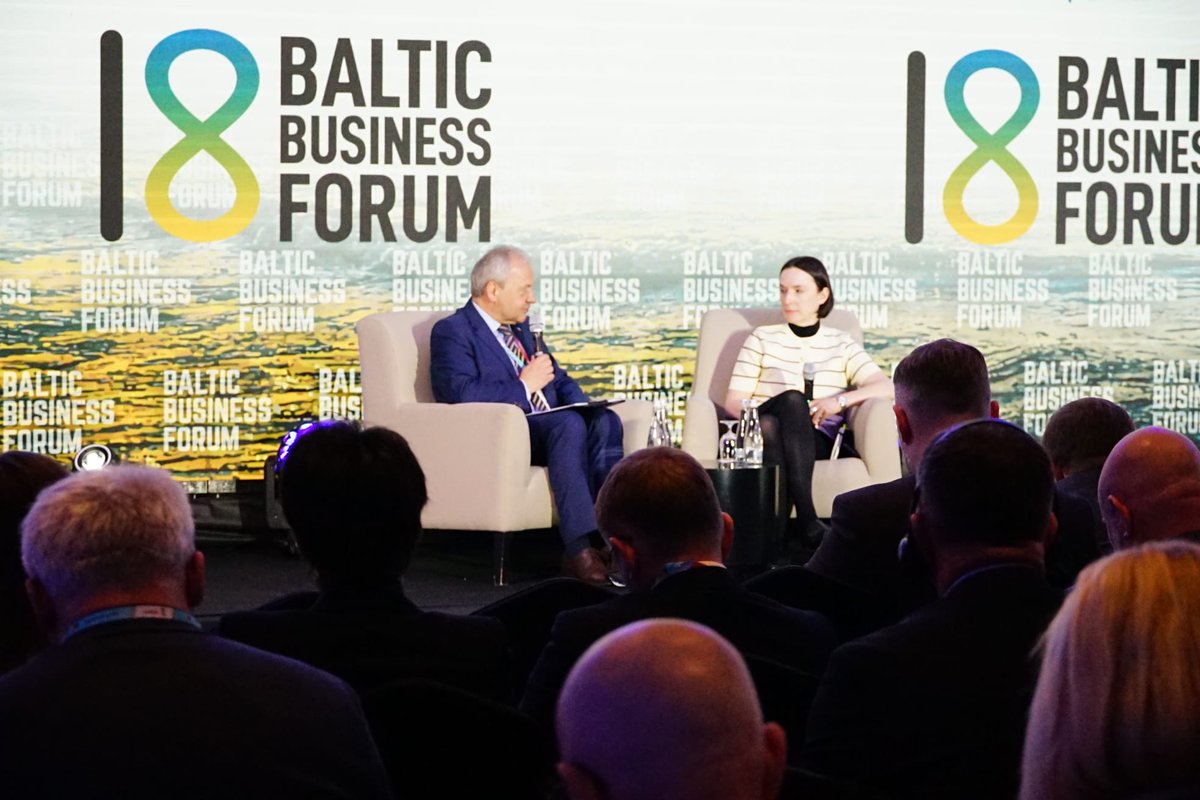 rada_plua's tweet photo. Świnoujście 18. Baltic Business Forum „Energia dla bezpieczeństwa”

Rozmowy o suwerenności, współpracy energetycznej, strategii 🇵🇱🇺🇦, współpracy samorządowej

Przewodniczący P. Kowal podsumował działania rządu premiera D. Tuska na rzecz udziału 🇵🇱 w odbudowie 🇺🇦 z ostatnich 2 lat https://t.co/G7KKSiPA1y
