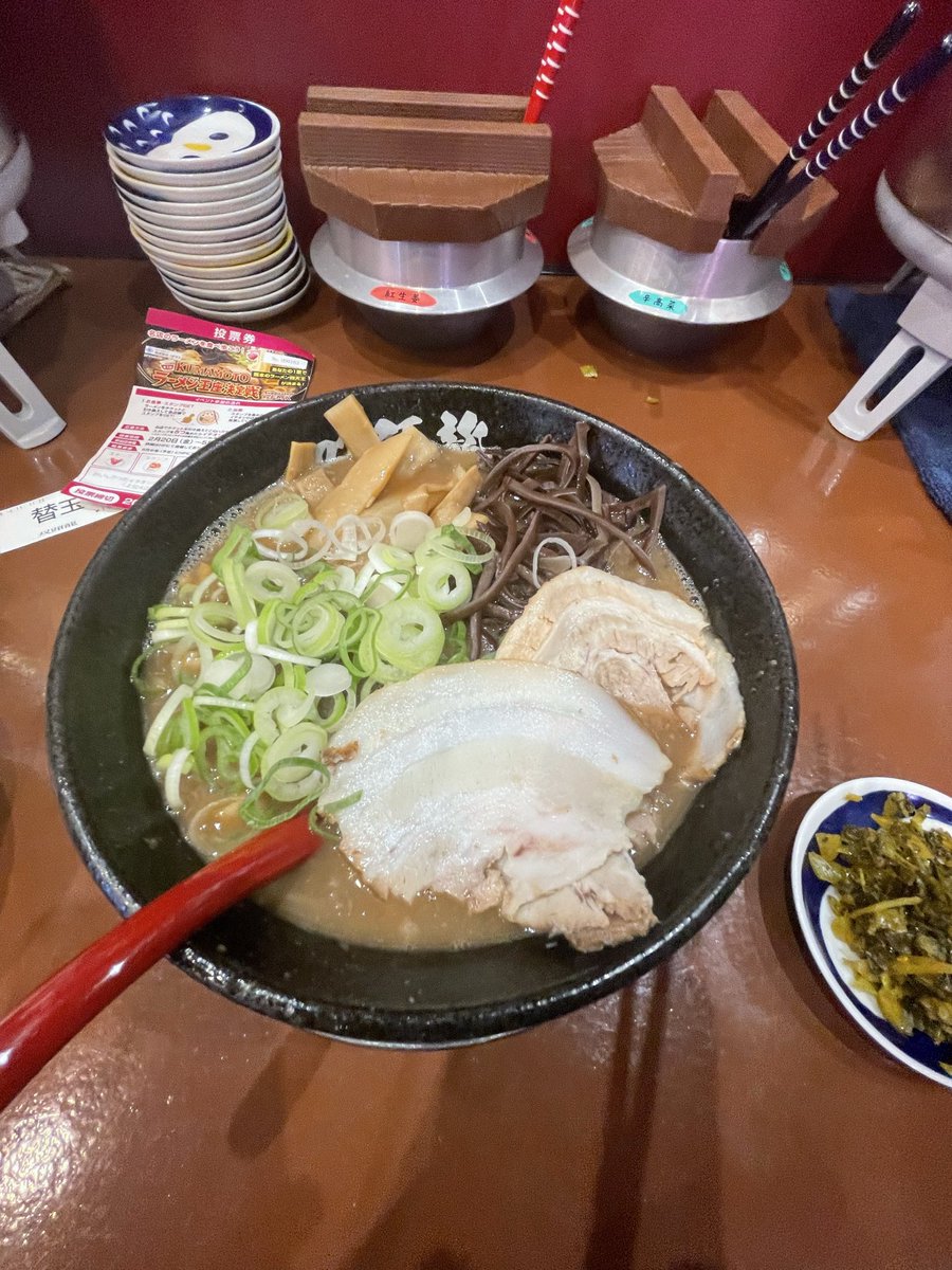 骨董　45年前購入　双龍の壺　綺麗　立派です 双頭龍いきました。 製麺所変わったようで 麺がうまかった🤤 ただ、文
