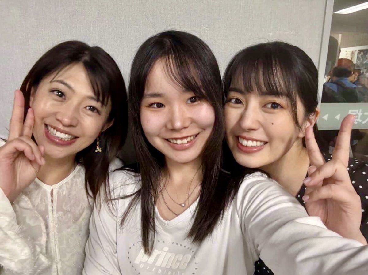 alice_aono's tweet photo. 映画『龍帝外伝V激闘篇』上映イベント🎥
ご来場いただきありがとうございました✨

トークショーにLIVEに抽選会と盛り沢山の合間に…！
大好きな範田紗々さん、今回最年少の検崎みゆうちゃんと3ショット撮ってもらいました🥰 https://t.co/5PKgYlLA6O