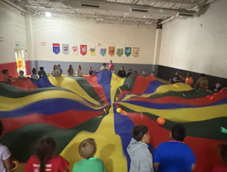 gilbert_elem's tweet photo. Character counts—even on the ride to and from the school! 
We are so proud of our students for demonstrating exemplary Scout behaviors. Congratulations to Bus 219 for earning the "Bus of the Month"! To celebrate our top Bus and Car Riders, we threw a Glow Party!
@deyo_stephen https://t.co/d7w7bkRc6f