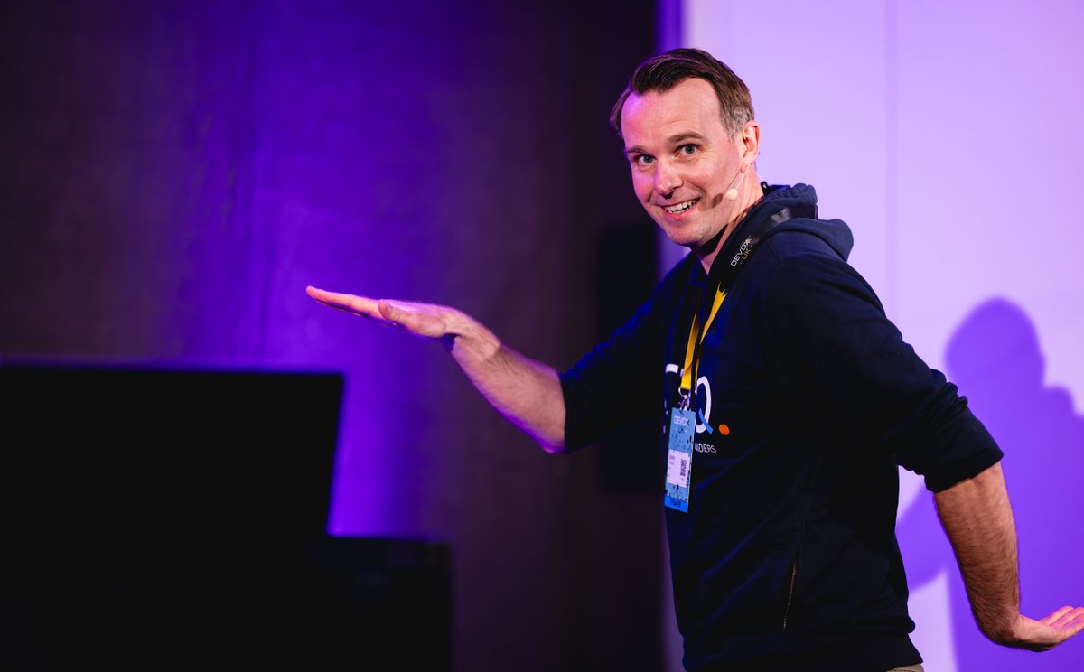 kc_fletcher's tweet photo. The @DevoxxUK photos are now live! Make sure to like and share them, and credit our amazing photographer, @dDoutsiopoulos.

Once again, he has captured the magic of Devoxx UK. https://t.co/xvBXIXhvHO