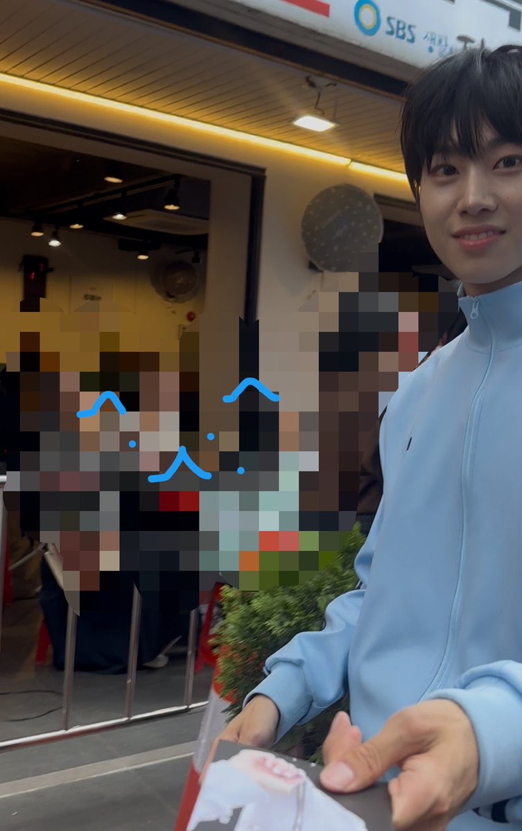 ^•ㅅ•.^ tweet media