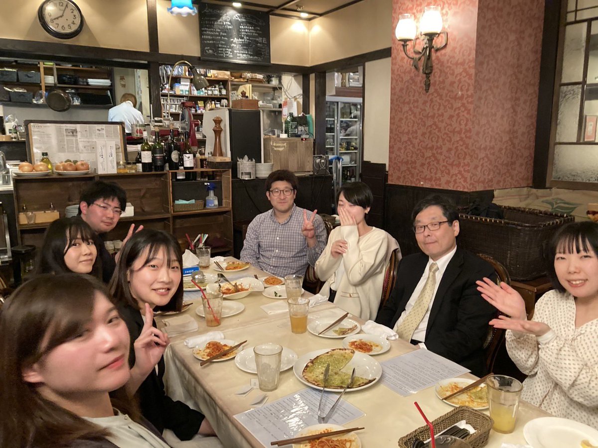 Akita_DI's tweet photo. 【新人歓迎会】
先日、新たに入局された4名の先生方の歓迎会を開催しました🧑‍⚕️💊
当日は先輩方との交流も深まり、笑顔あふれるとても有意義な時間となりました😆
美味しい料理や飲み物とともに、和やかな雰囲気の中で楽しいひとときを過ごすことができました🍺🍸🍝 https://t.co/VuZ72s0nVN