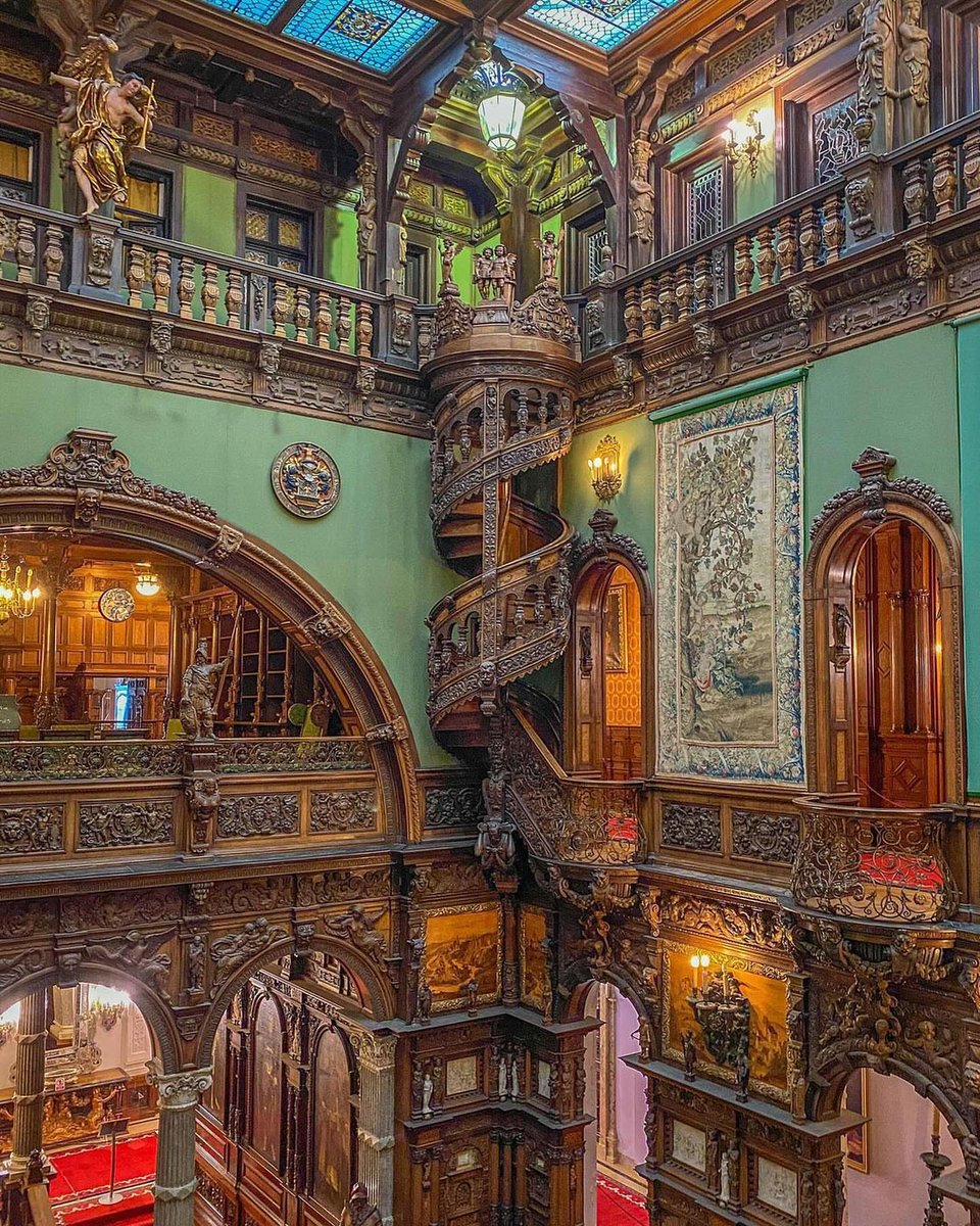 earthviewss1's tweet photo. Peles Castle, Sinaia, Romania 🇷🇴 https://t.co/4Zktuh5fD9