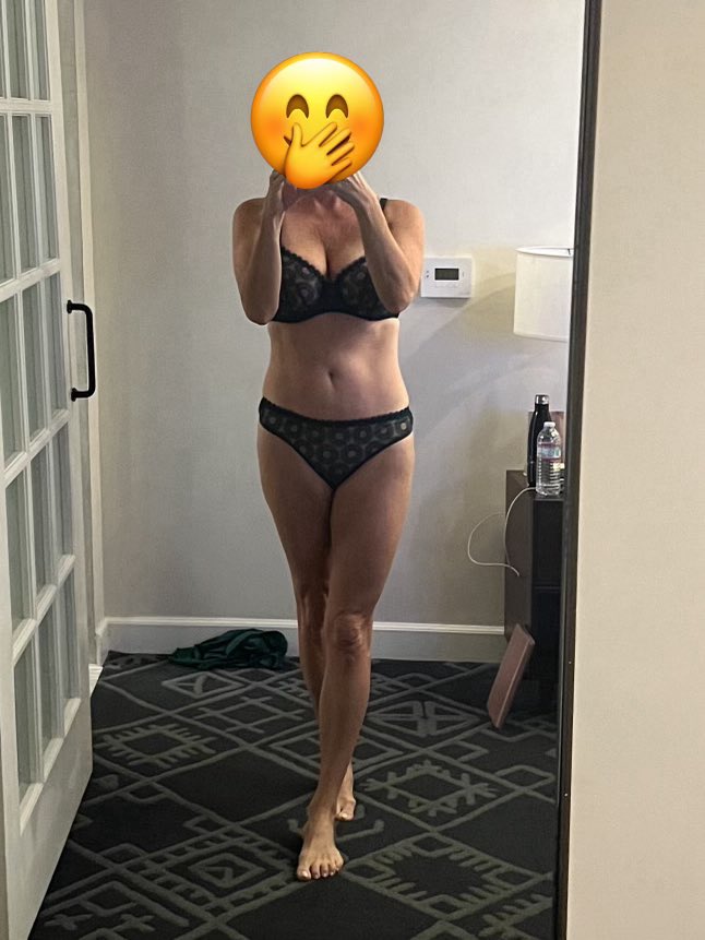 SeductiveSalesSlut tweet media