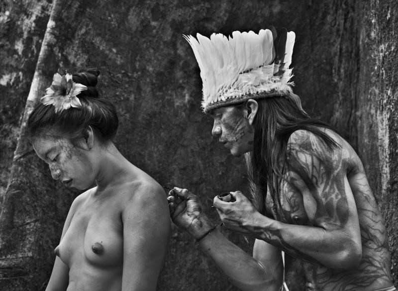 Por ocasião do aniversário da morte de Sebastião Salgado (1944-2025), ocorrida em 23 de maio de 2025, tuitamos 10 belas fotos publicadas então pela BBC Brasil (https://t.co/IZ7TLmaoGT). A matéria divulgava o livro e a exposição resultantes do projeto "Amazônia". Sigam o fio! 🧵 https://t.co/CuNK7WNRs9