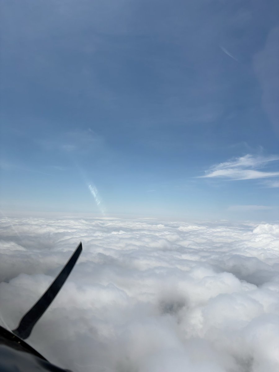 pilot_skyx's tweet photo. Airplane flight and clouds below. https://t.co/HRCP71cFqc