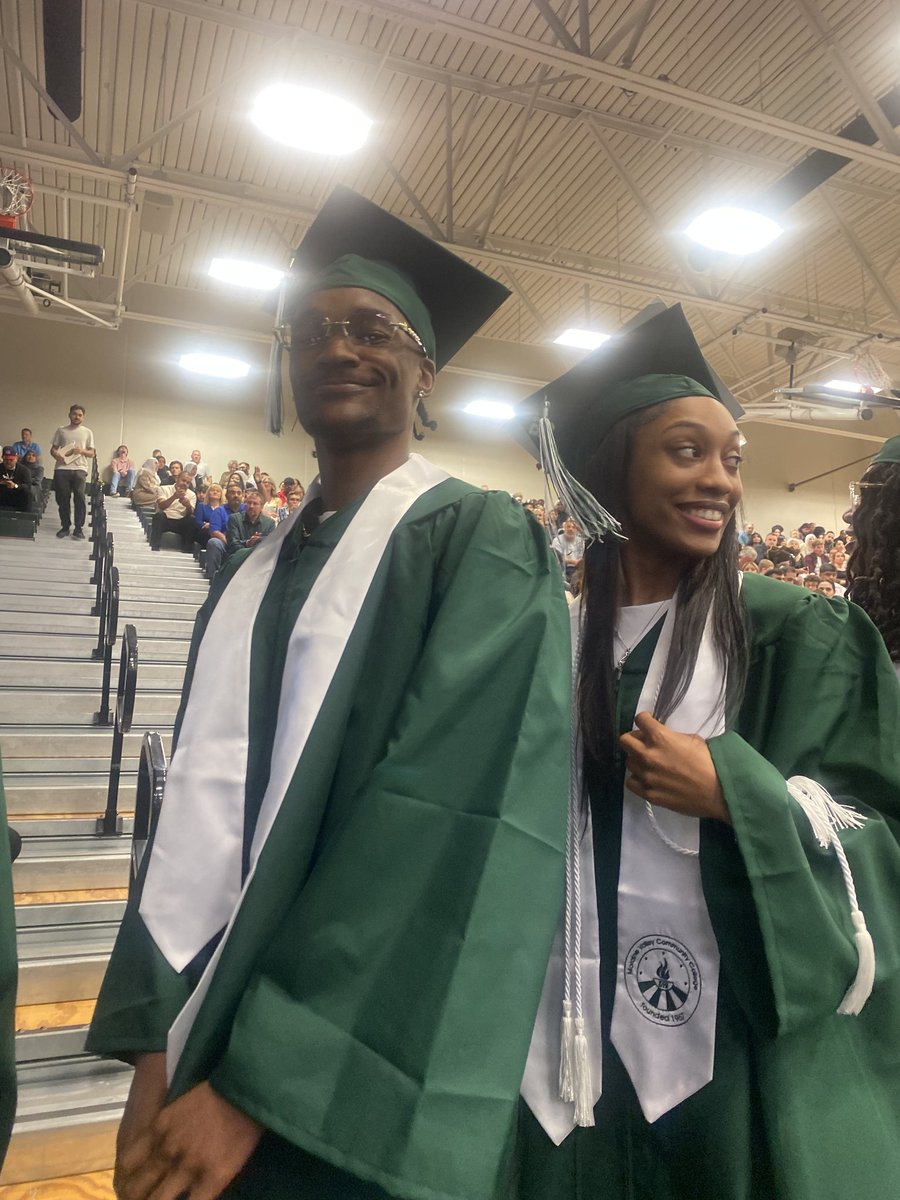 MVCyclones's tweet photo. More Cyclone grads! https://t.co/XGoKUHgdVR