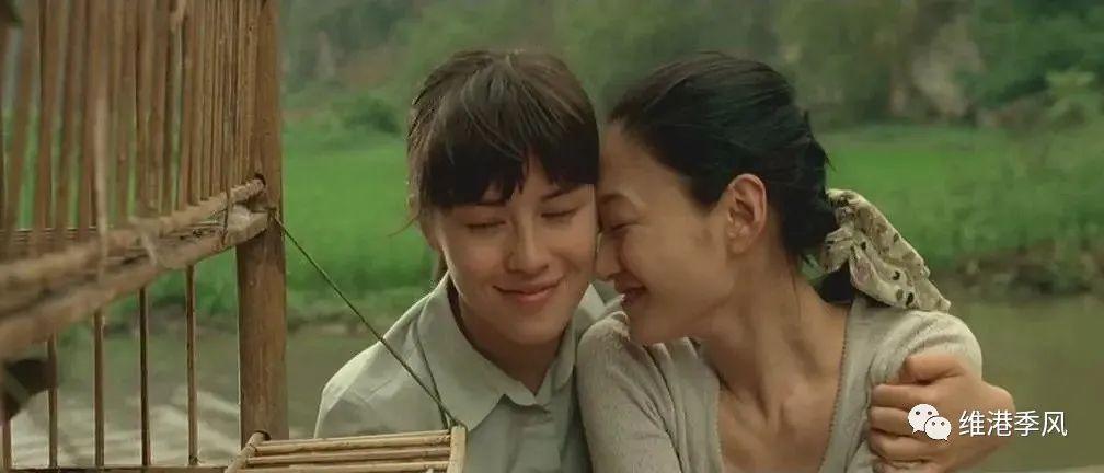 aerly's tweet photo. 2006年的《植物学家的女儿》，主演李小冉、米兰妮·让帕诺米主演。讲述一个混血孤儿爱上植物学家女儿安安的故事。女女的爱情故事，李小冉有个大露背值得一看。https://t.co/ivfvwZvcqD https://t.co/dZvR6UFTN9
