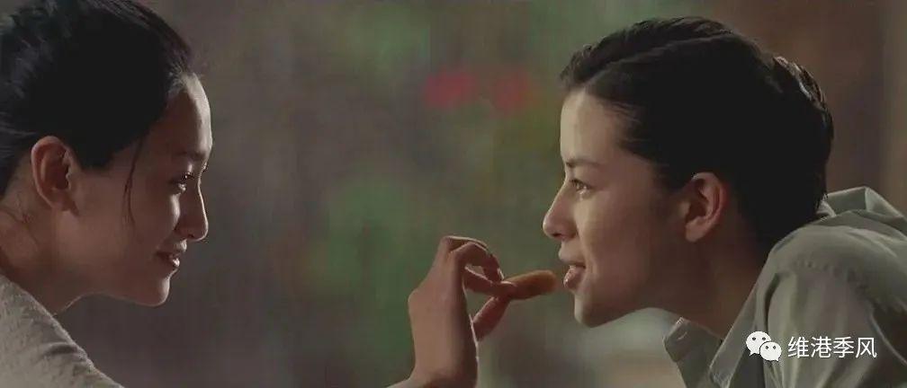 aerly's tweet photo. 2006年的《植物学家的女儿》，主演李小冉、米兰妮·让帕诺米主演。讲述一个混血孤儿爱上植物学家女儿安安的故事。女女的爱情故事，李小冉有个大露背值得一看。https://t.co/ivfvwZvcqD https://t.co/dZvR6UFTN9