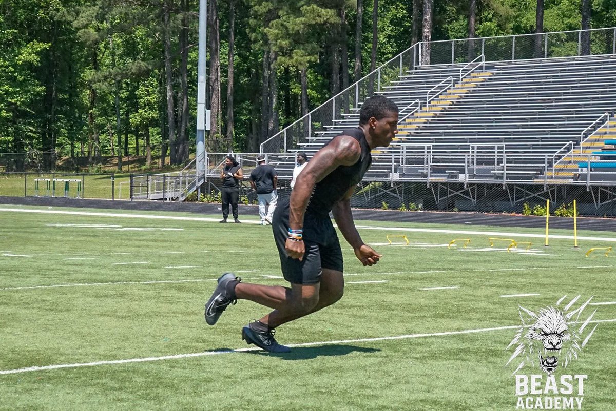 TavianMorris29's tweet photo. Making deposits to reach greatness…🔥🔥🔥🔥🔥 https://t.co/WweaTy0jK2