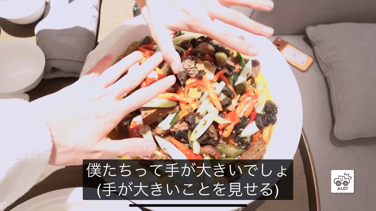 おか tweet media