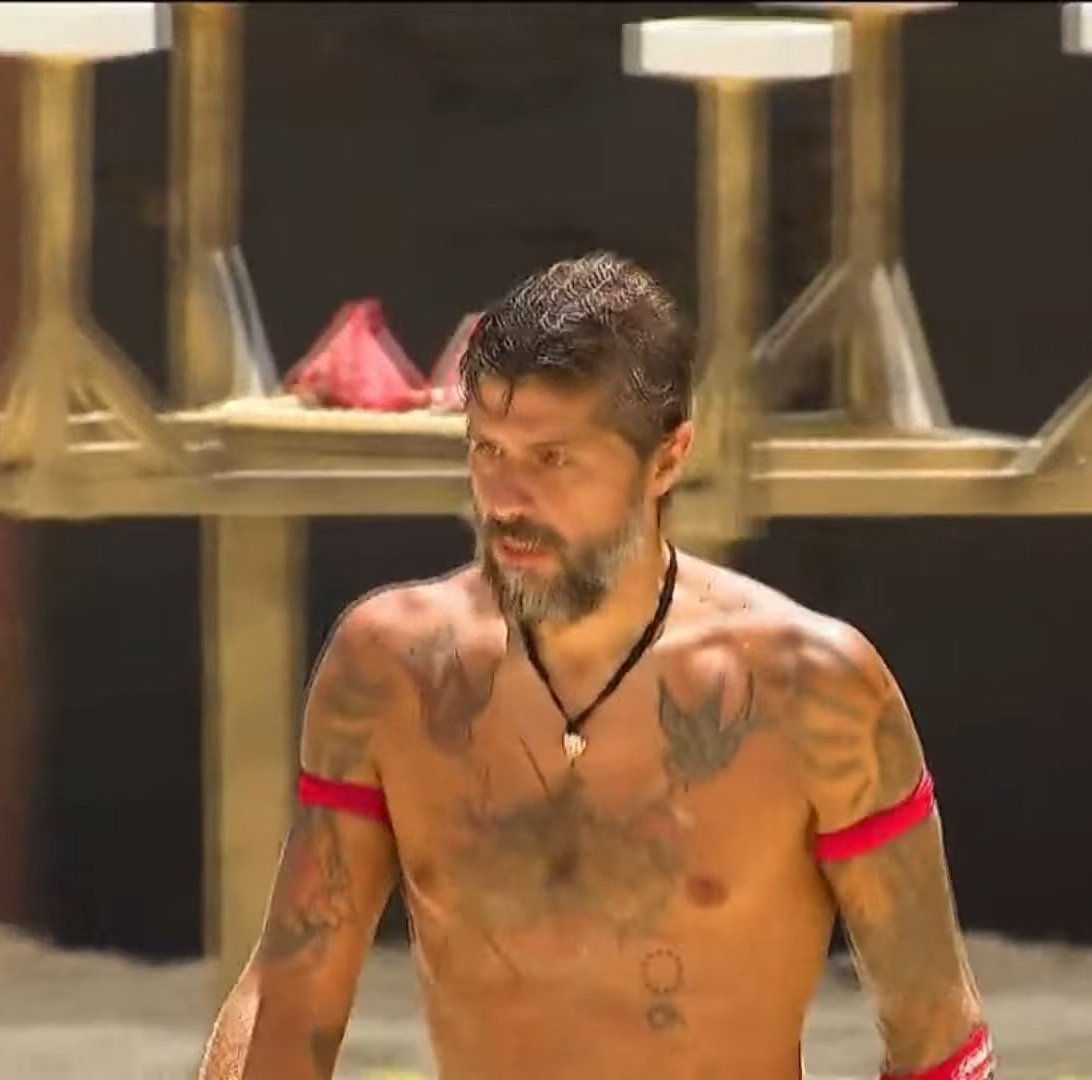 #survivorGR Πω πω τι εχουν παθει οι χειτερς Σηφακ Να σκασουν ειναι που  στη Δευτερη χαμενη ασυλια βγαινει αλλος κ οχι ο Μαικ Υπομονη παιδια  Σας καταλαβαινω απολυτα 😉😉😝😝