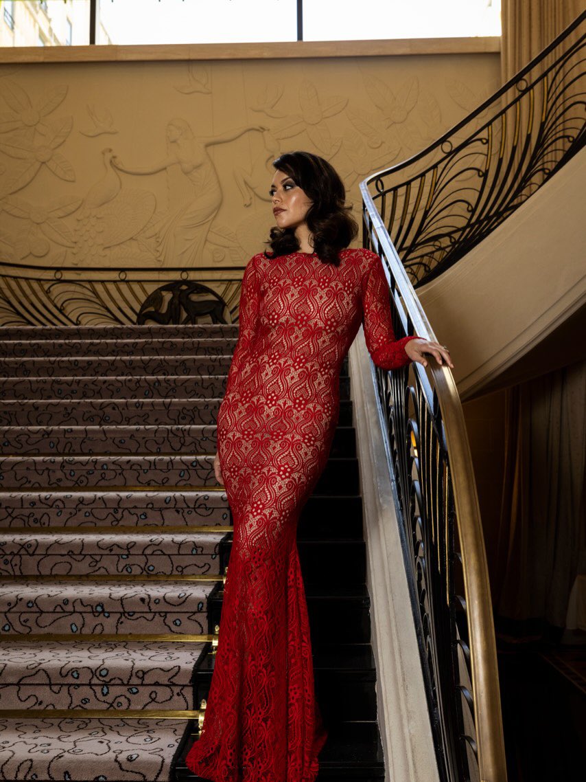 AlyDiazUpdate's tweet photo. 📸| Paris, France. Lady in red. A delight in the details. What are the details in your life that make you smile?

— Alyssa via her instagram post https://t.co/uG7MhL5Wfm
