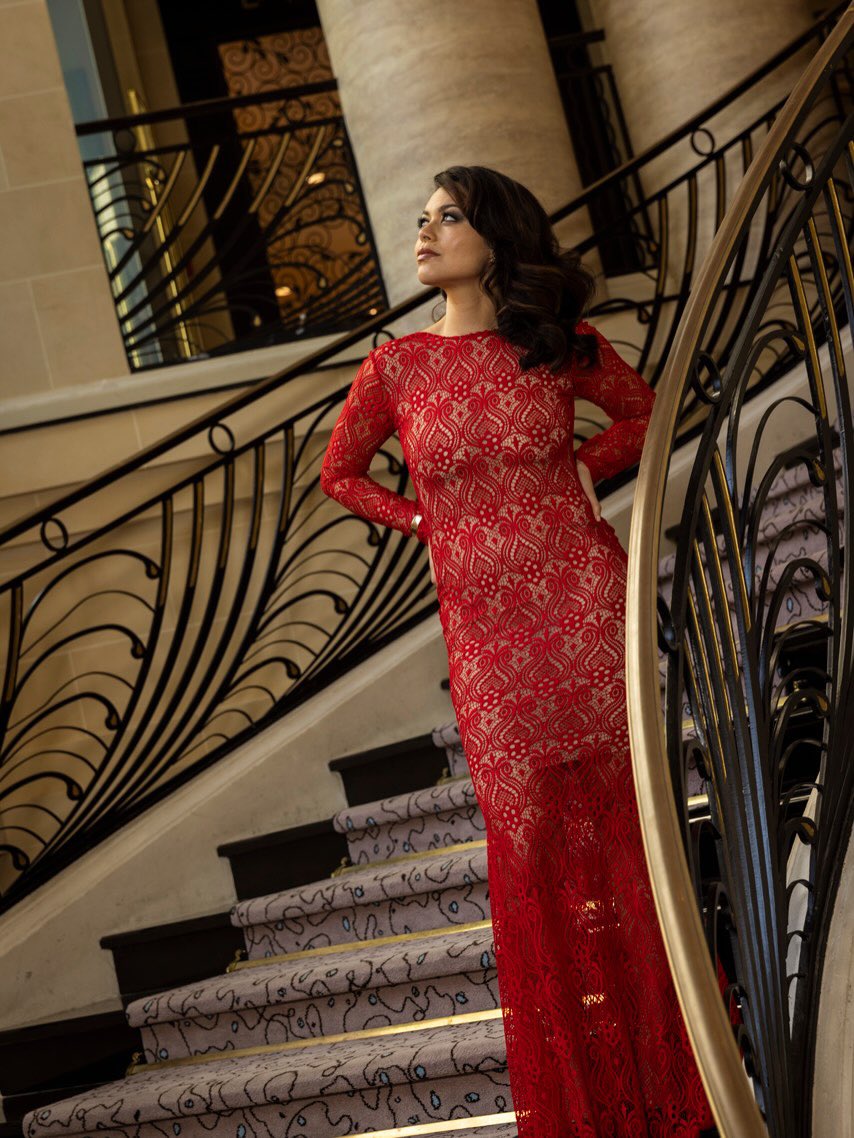AlyDiazUpdate's tweet photo. 📸| Paris, France. Lady in red. A delight in the details. What are the details in your life that make you smile?

— Alyssa via her instagram post https://t.co/Dd5cXTrPFe