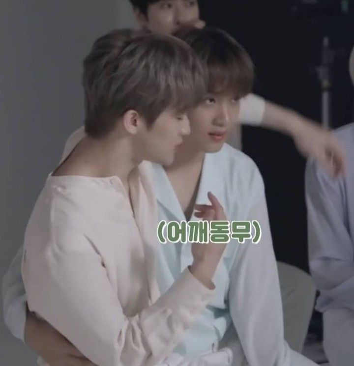 #markhyuck 🤏🏻🤏🏻
