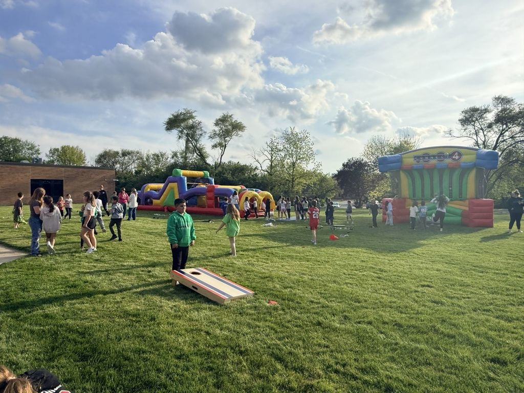 MESStars159's tweet photo. 🚀 The MIS Rising Rockets Party was a "blast"!  Thank you to the PTA for planning and organizing this event for our students!  🚀 https://t.co/olA7ptnkjd