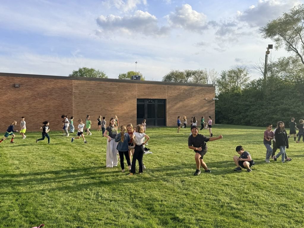 MISRockets159's tweet photo. 🚀 The MIS Rising Rockets Party was a "blast"!  Thank you to the PTA for planning and organizing this event for our students!  🚀 https://t.co/pKclKVwddP