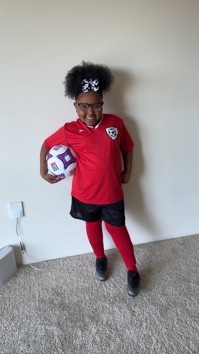 ___Chocolateeee's tweet photo. On Saturdays we play soccer ⚽️🥅 https://t.co/Ed4wbD822m