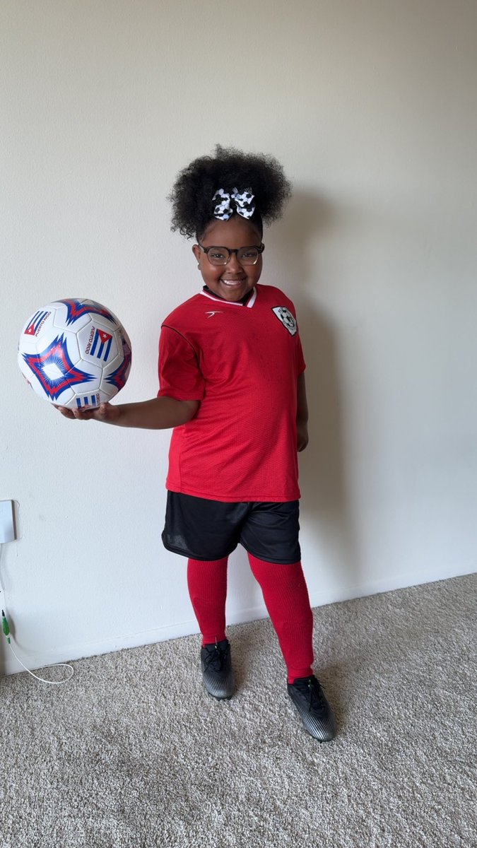 ___Chocolateeee's tweet photo. On Saturdays we play soccer ⚽️🥅 https://t.co/Ed4wbD822m