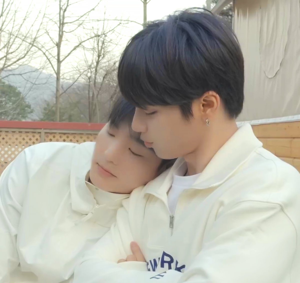쟌준모해 tweet media
