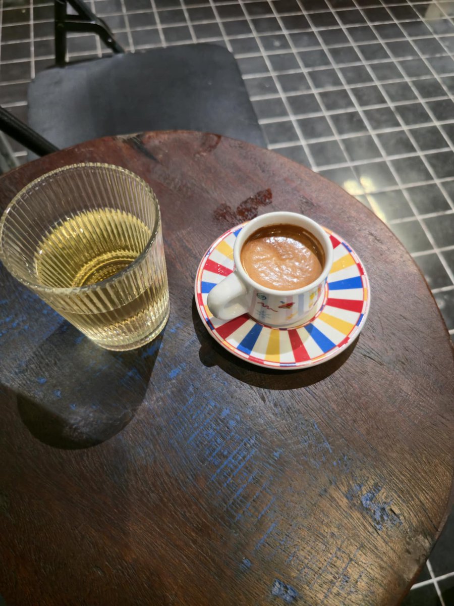 travistuan's tweet photo. #GoodMorningFromVietNam Cà phê sáng cùng mình rồi tiếp tục làm việc nhé mọi người. Hôm nay quán mới sắm được cái ly để uống cà phê đẹp thật 😁
Chúc cả nhà có một ngày làm việc thật tốt nhé 🎉
#CoffeeTimes https://t.co/DZ0KjmGQLE