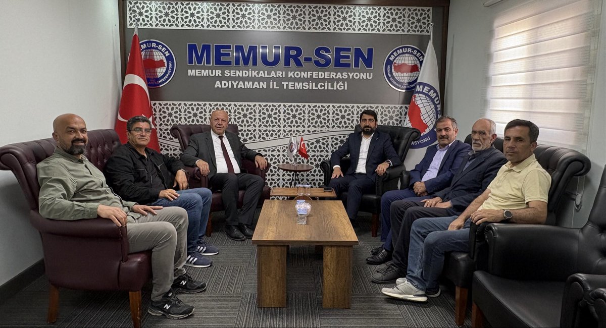 demirmehmet02's tweet photo. Adıyaman İl Kültür ve Turizm Müdürümüz Sayın Mehmet Yelken Memur Sen Adıyaman İl Temsilciliğimize nezaket ziyaretinde bulundular.

Kıymetli Müdürümüze nezaketi, ziyareti ve hoşsohbetleri dolayısıyla teşekkür ederim. https://t.co/RJsMAz6LlE