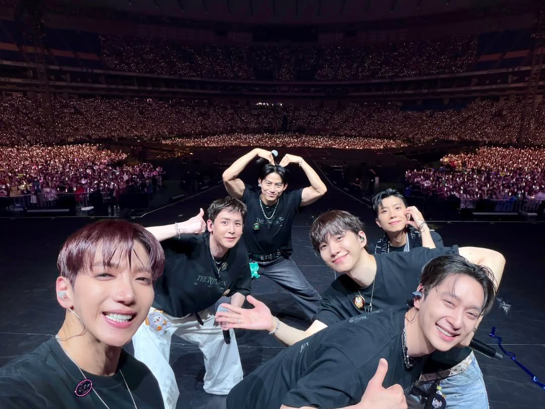 myWOOnderwall_'s tweet photo. Their bonds become stronger and stronger through the years!! 🥹😘

#JUN_K #NICHKHUN #TAECYEON #WOOYOUNG #JUNHO #CHANSUNG #2PM!! 
🩷❤️💚🫶🏼💙💛💜 https://t.co/SDlXtVHp4I