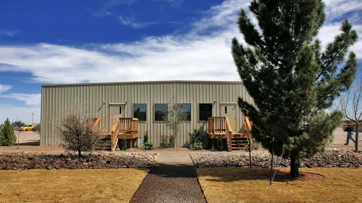 PalomarModular's tweet photo. Out in the dusty West Texas Permian Basin is the Peco Base Camp workforce housing, a 250-person, 40,000-square-foot modular building man camp. https://t.co/Wjv1PKONQz