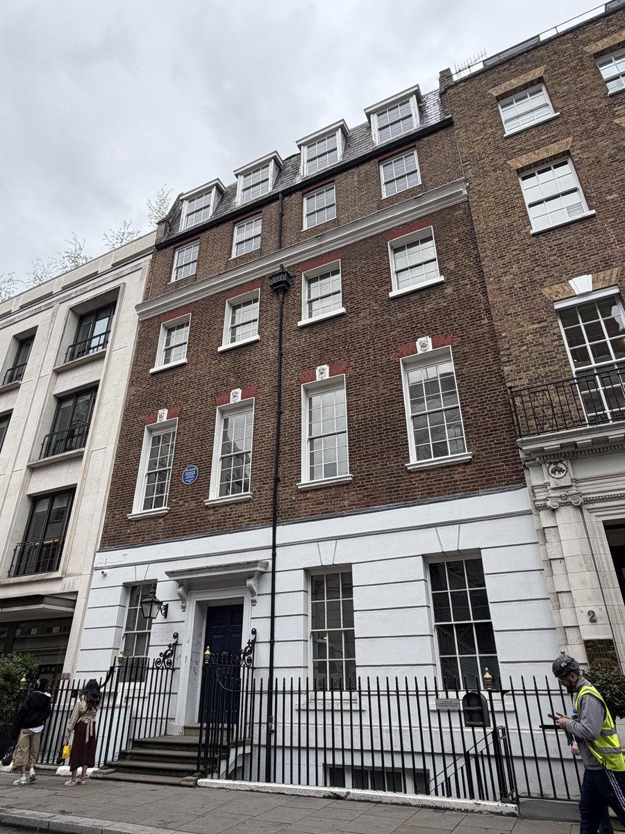 johnrevill99's tweet photo. Photos of 3 Saville Row taken earlier today. No signs of activity yet plus they’ll want to scrub off the graffiti @BeatlesEarth @IAmTheEggPod @BeatlesBiopics @SATBshow @BooksBeatles @beatles https://t.co/1roYdeNNpn