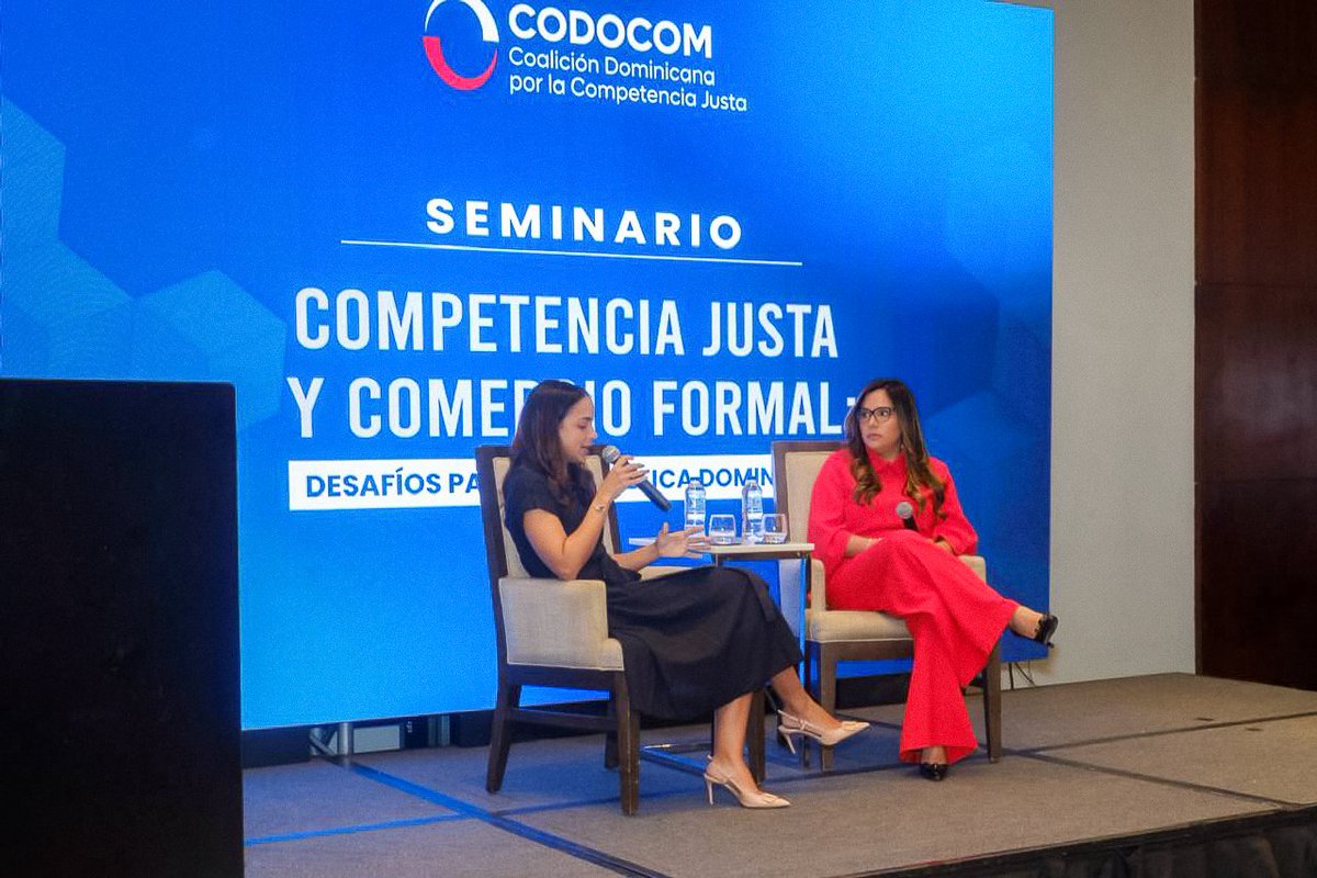 UAF_RD's tweet photo. Durante su intervención, desarrolló el tema “Delito fuente, comercio ilícito y #LA”, abordando los desafíos asociados a la prevención y combate de estos flujos en el comercio internacional, así como promover una competencia justa y transparente.

#UAFRD 2/2 https://t.co/h9ZGb9eCKo
