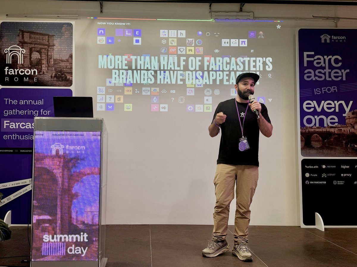 esdotge's tweet photo. La mitad de las marcas en Farcaster están muertas
—
La semana pasada estuvimos en Farcon Roma. @victoctero subió al escenario y nombró las 3 cosas que comparten las que sobreviven:

* Ser constante
* Construir en público
* Hacer a la comunidad partícipe. 

Lo sabemos muy bien porque @wearefloc es de las primeras marcas que se registraron. Desde entonces no hemos parado de construir...

El código se puede copiar, la marca no.