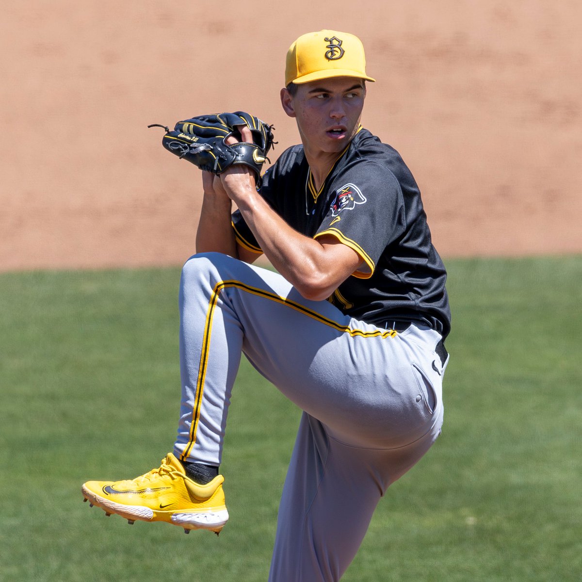 ander_beisbol1's tweet photo. Lo de Seth Hernandez es de otro nivel, el joven prospecto de los Piratas de Pittsburgh se está comiendo cada liga donde pisa.
Hernández en Clase-A dejo :

- 3-0 G/P
- 0.96 ERA
- 50 K's en 28 inn.
- 0.71 Whip.
- .135 Average Opp.

Es posible que veamos a este joven en #GrandesLigas este mismo año, acaban de subirlo a Clase-A+ y seguro va a hacer dupla con  el receptor #Venezolano Axiel Plaz.

#MILB