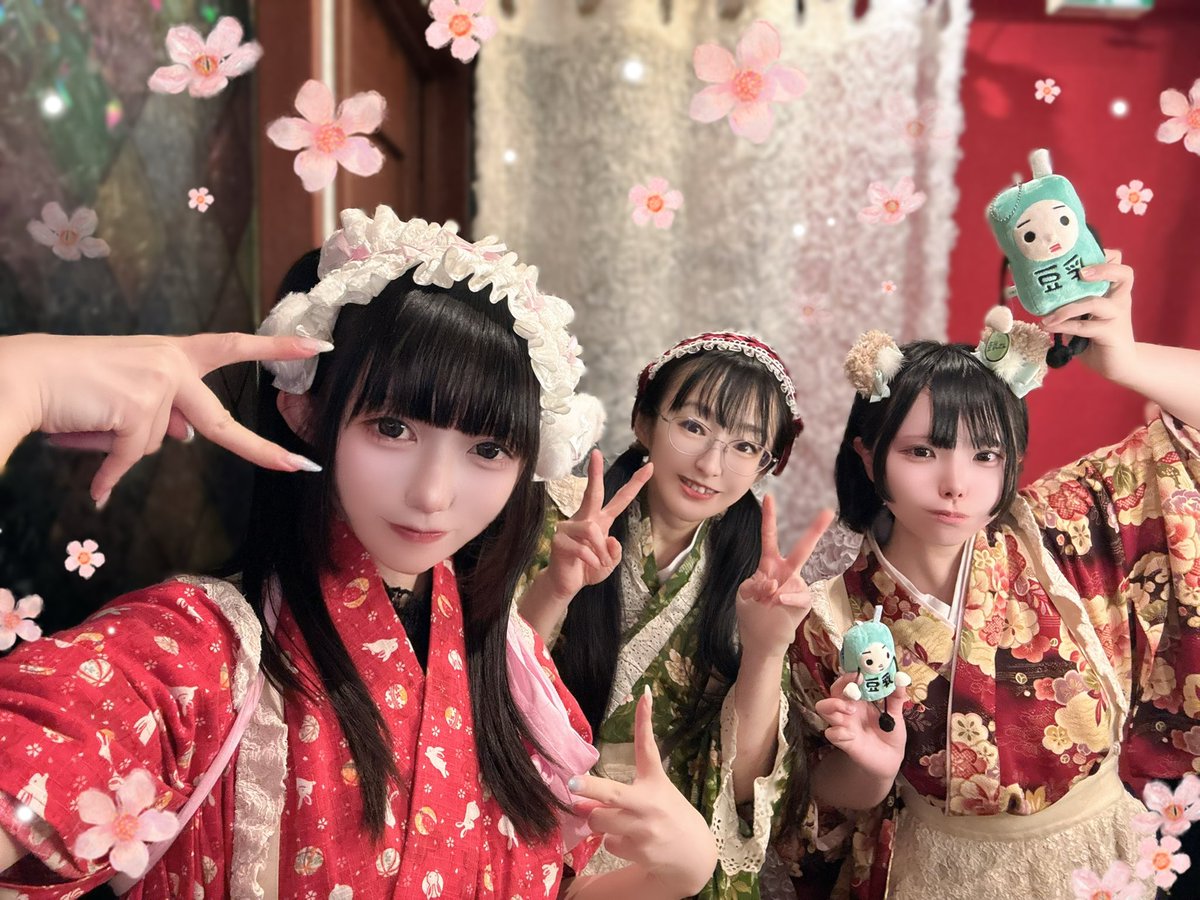本日の🌙組メイドちゃんは、 ぴぃち🍑、まほれ🐩、もちこ🐻‍❄でした