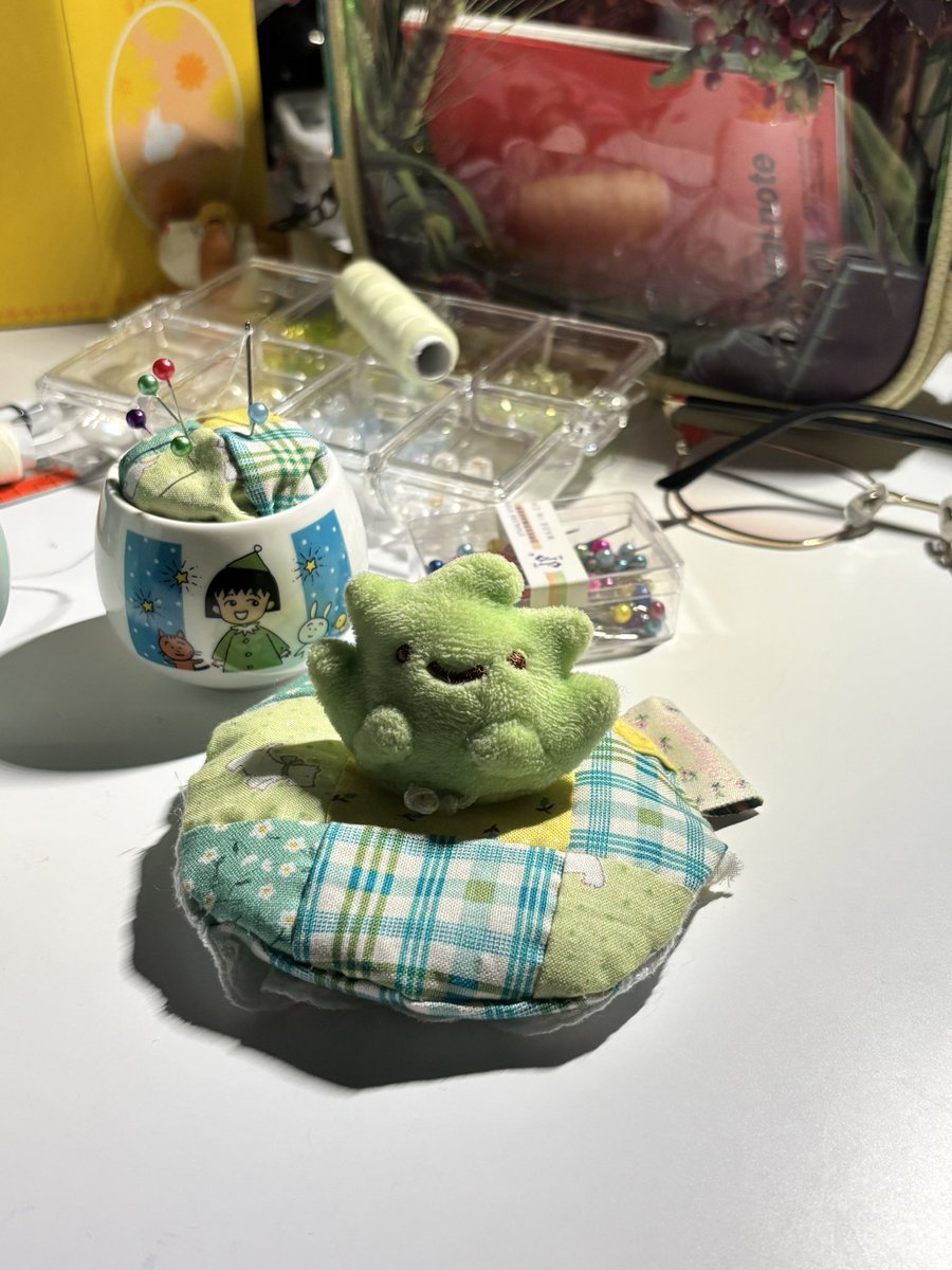 colzan_hn's tweet photo. ざっそう これが座布団やで https://t.co/iCaz0zXMFJ