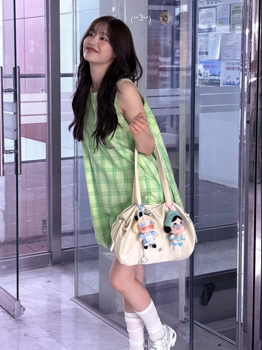 allabtchuu's tweet photo. one smile from her heals everyone ৎ୭
#츄 #CHUU https://t.co/yPISENYCNv
